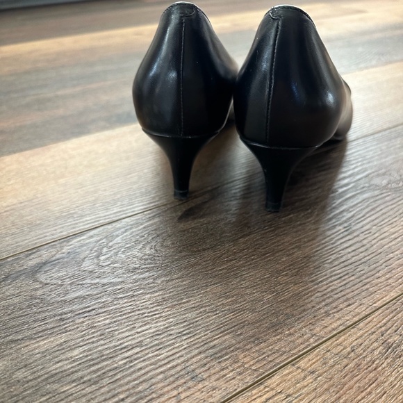 Cole Haan Grand OS Kitten Heel Pump, W 8.5 - Picture 2 of 4